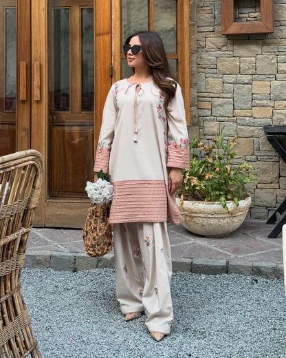 VAARI  LAWN 2PC ( FARSHI SHALWAR )