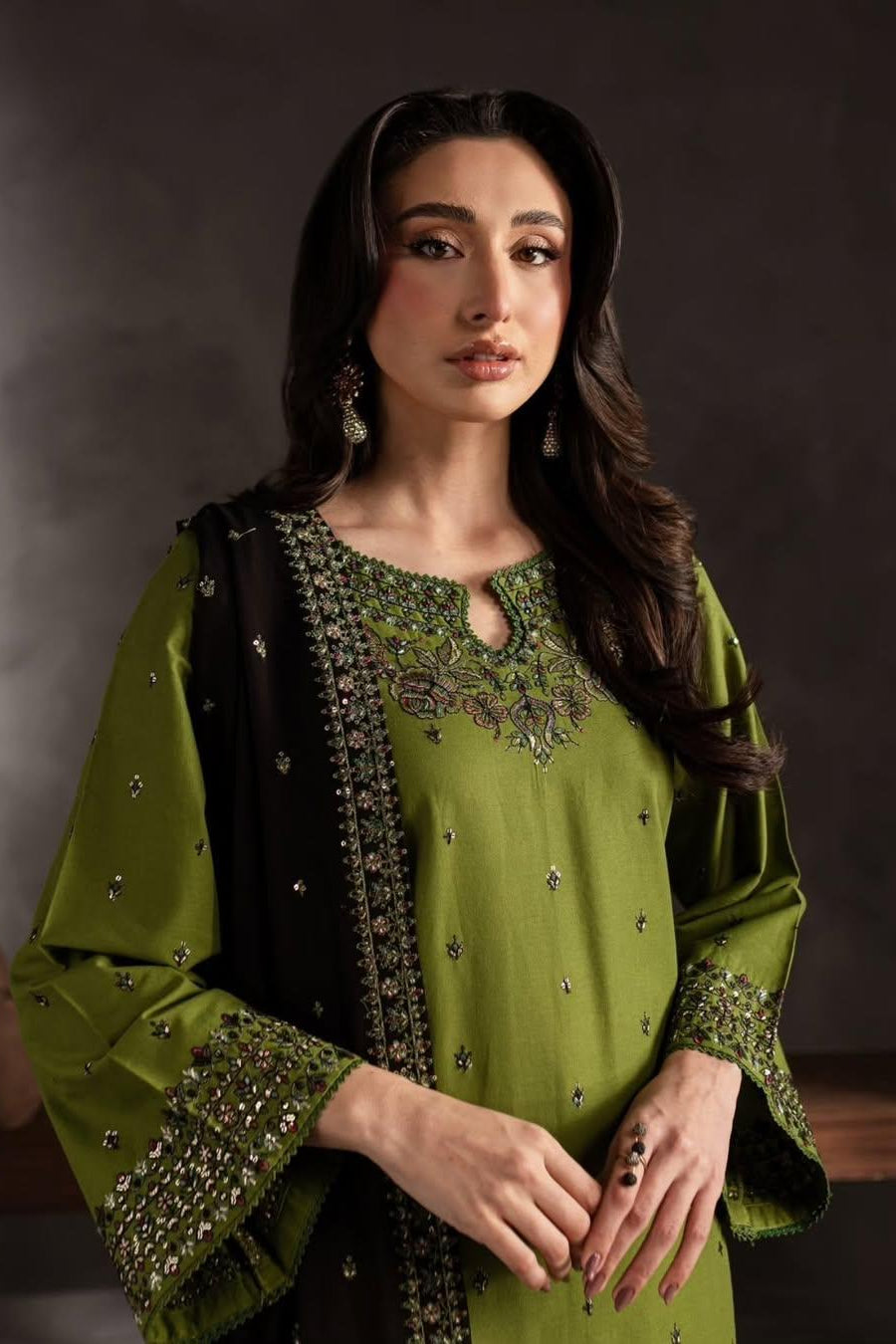 Ezza lawn 3PC – Elegance in Every Thread