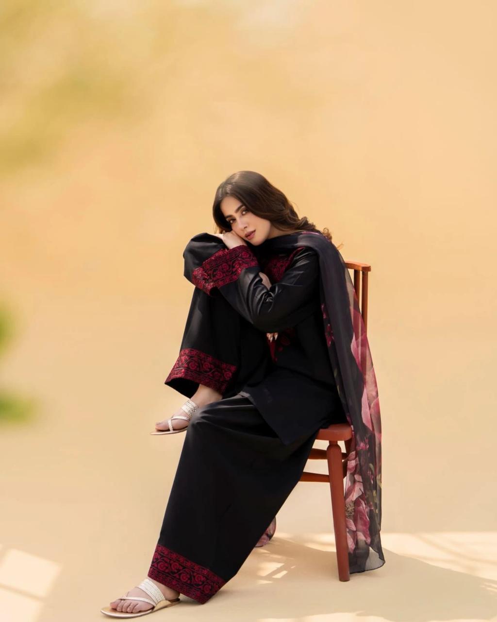 ZAROON LAWN 3PC ( FARSHI SHALWAR )