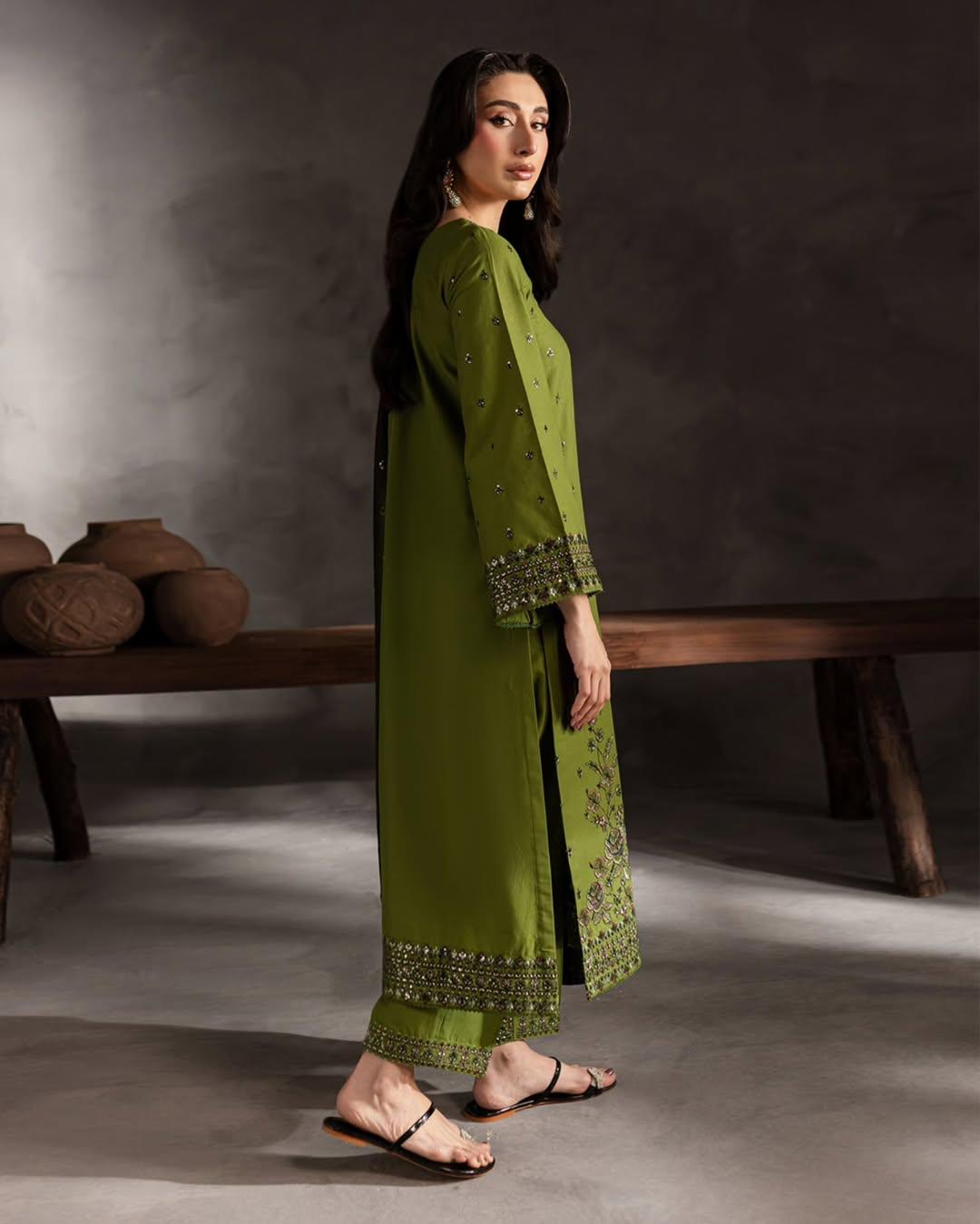 Ezza lawn 3PC – Elegance in Every Thread