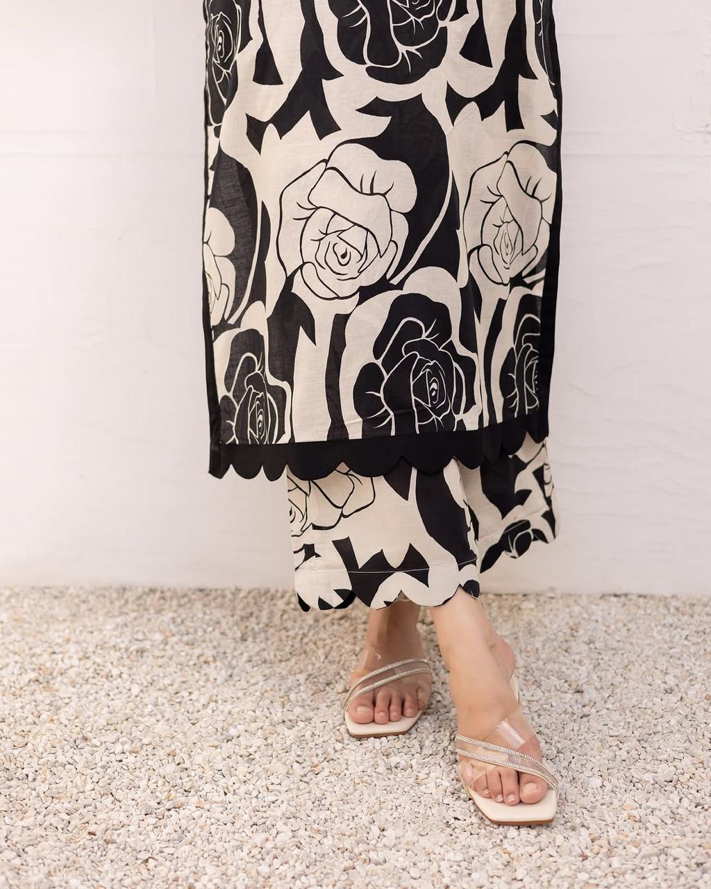 NOVINA LAWN CORD SET